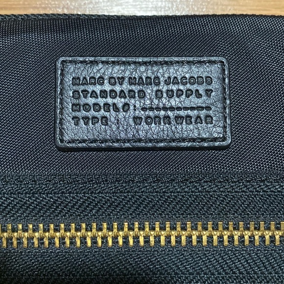 ❤️ Marc by Marc Jacobs Zipper Case Pouch NWT - Picture 2 of 9